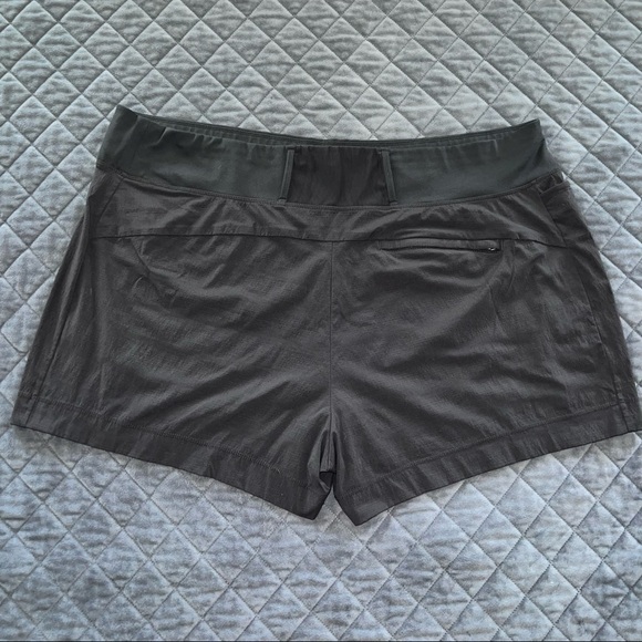 Athleta Shorts Women 24 Trekkie North Black Hiking Or Around Town Stretch L - Picture 5 of 13